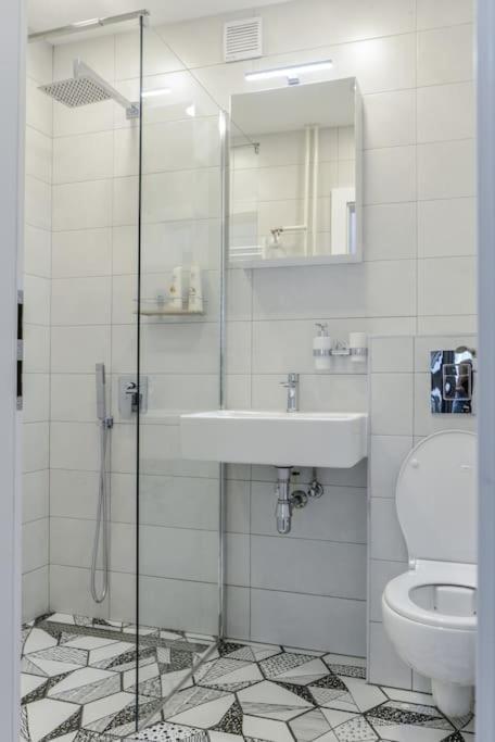 NDK 2 bedroom Central Apartment