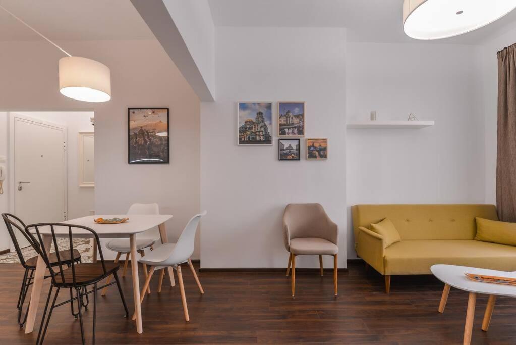 NDK 2 bedroom Central Apartment