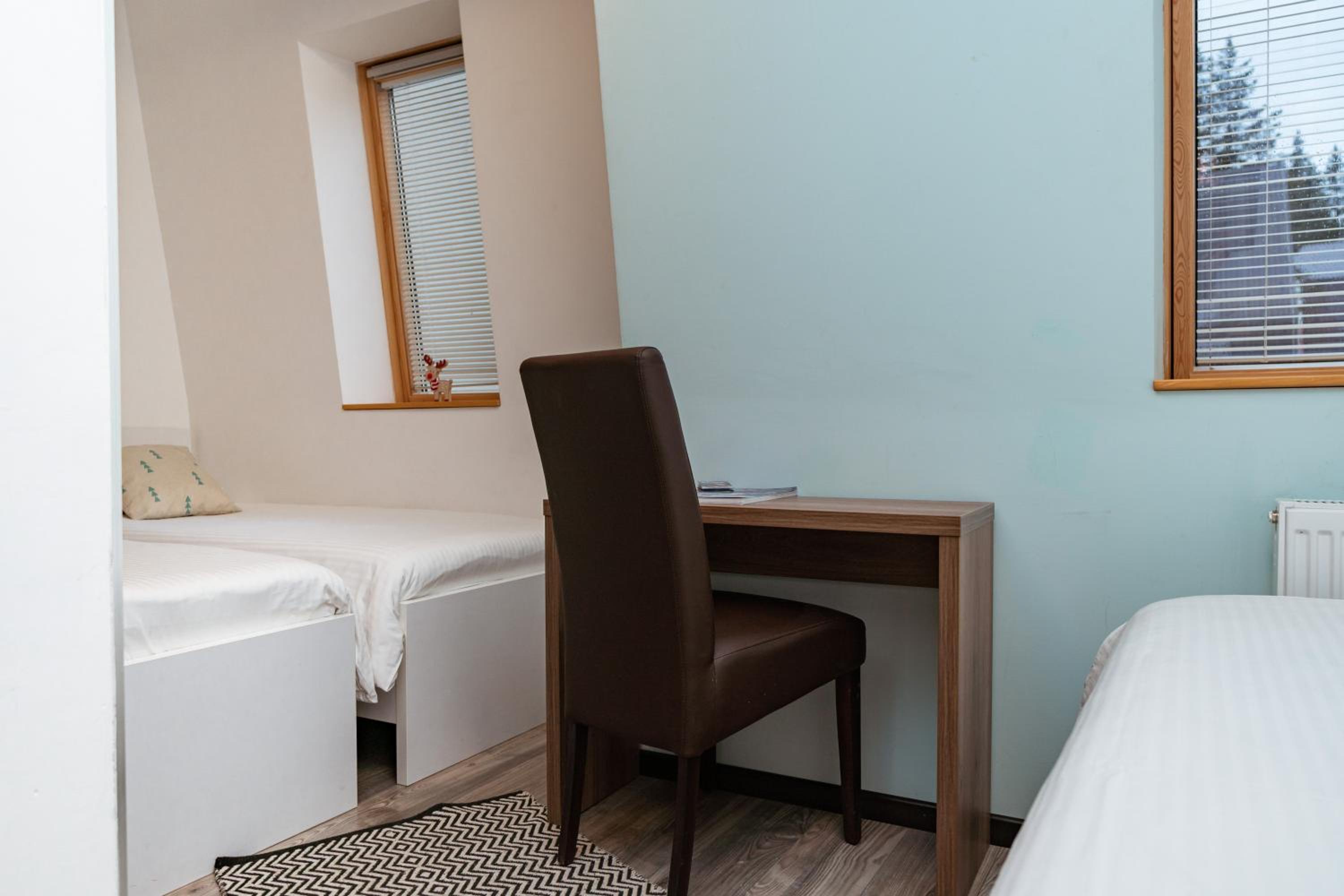 Apartments and rooms Max-Well
