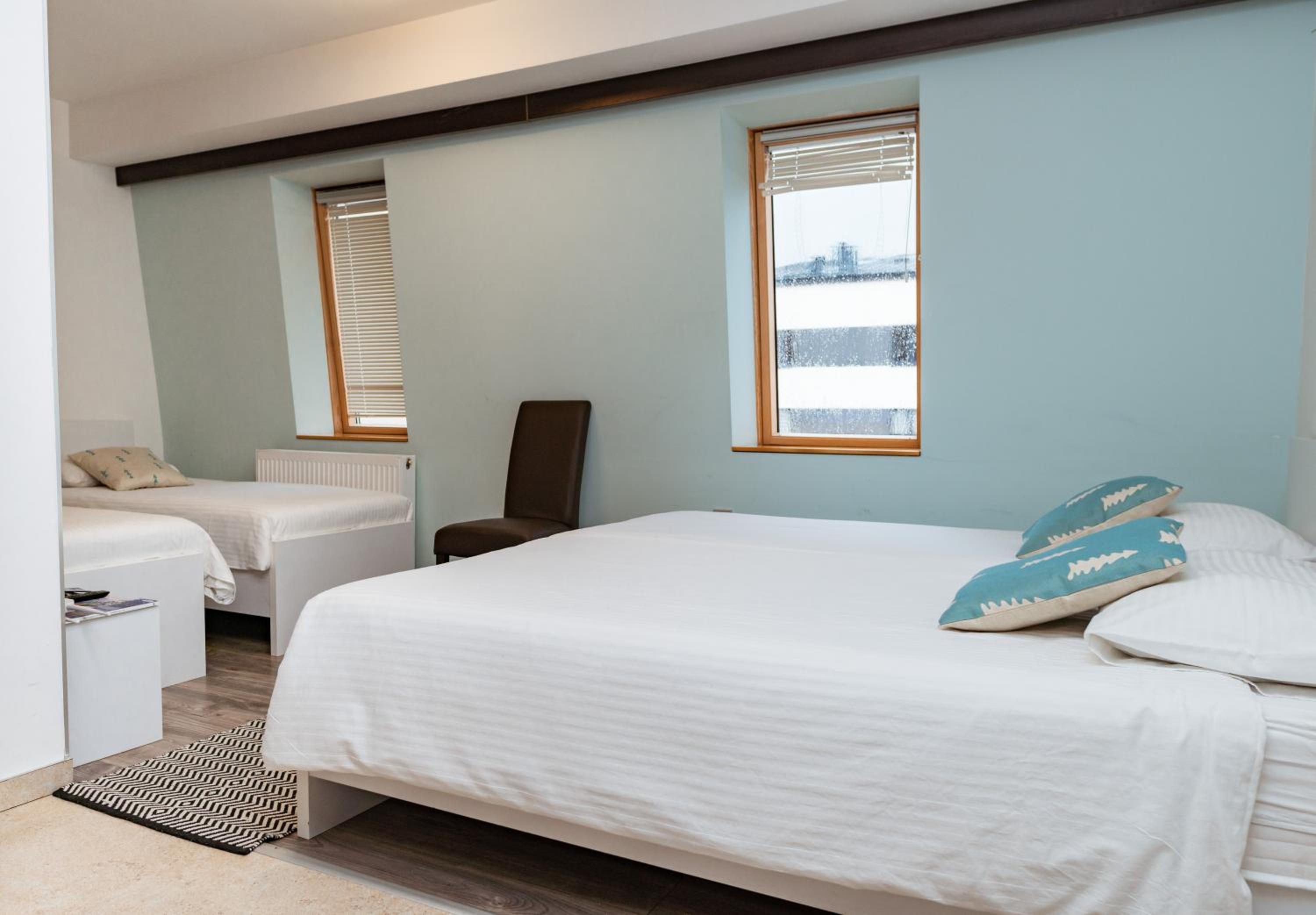 Apartments and rooms Max-Well