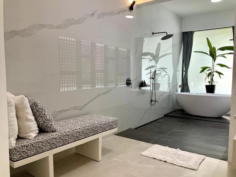 Stunning luxe 220sm villa by the sea entirely private with own pool, Busuanga - 18