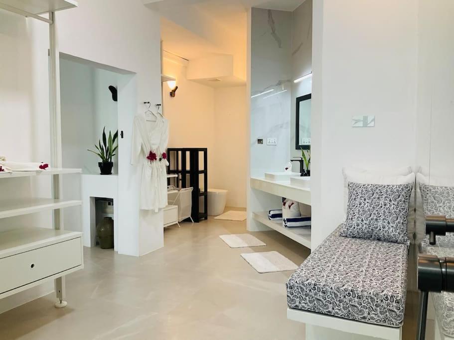 Stunning luxe 220sm villa by the sea entirely private with own pool, Busuanga - 14