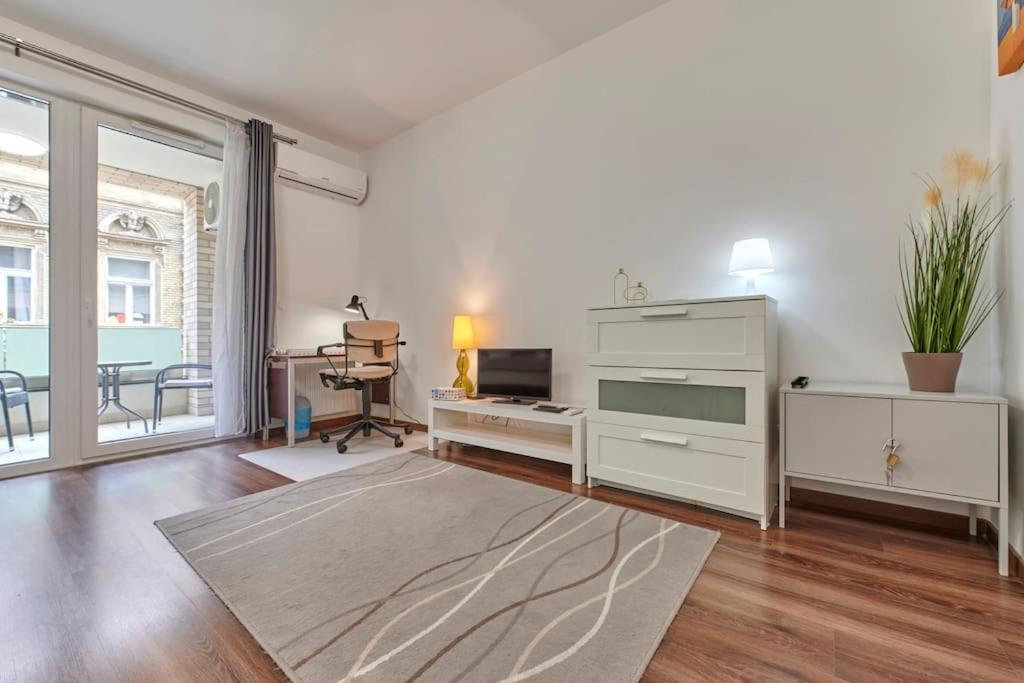 Balcony Centropolitan Studio w AC by NW