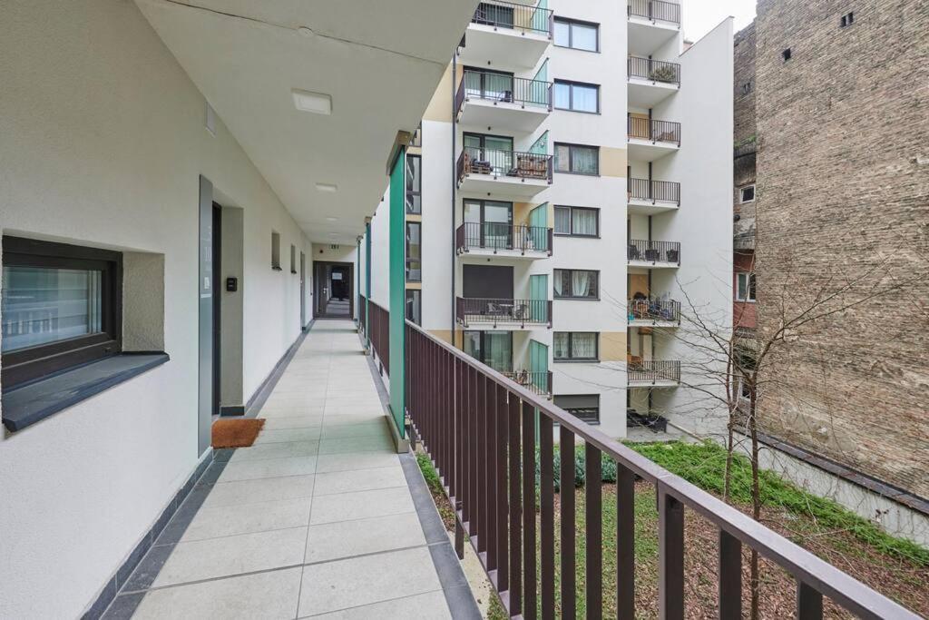 Balcony Centropolitan Studio w AC by NW