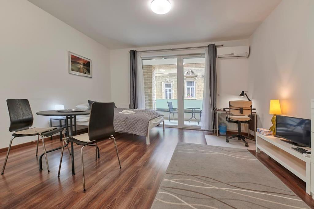 Balcony Centropolitan Studio w AC by NW