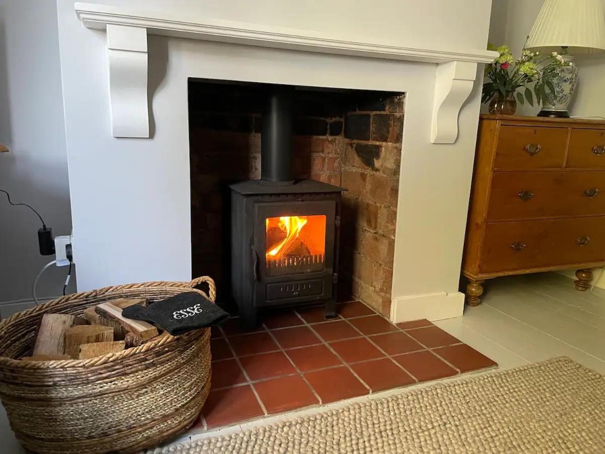 Charming country cottage in quiet rural setting view 3