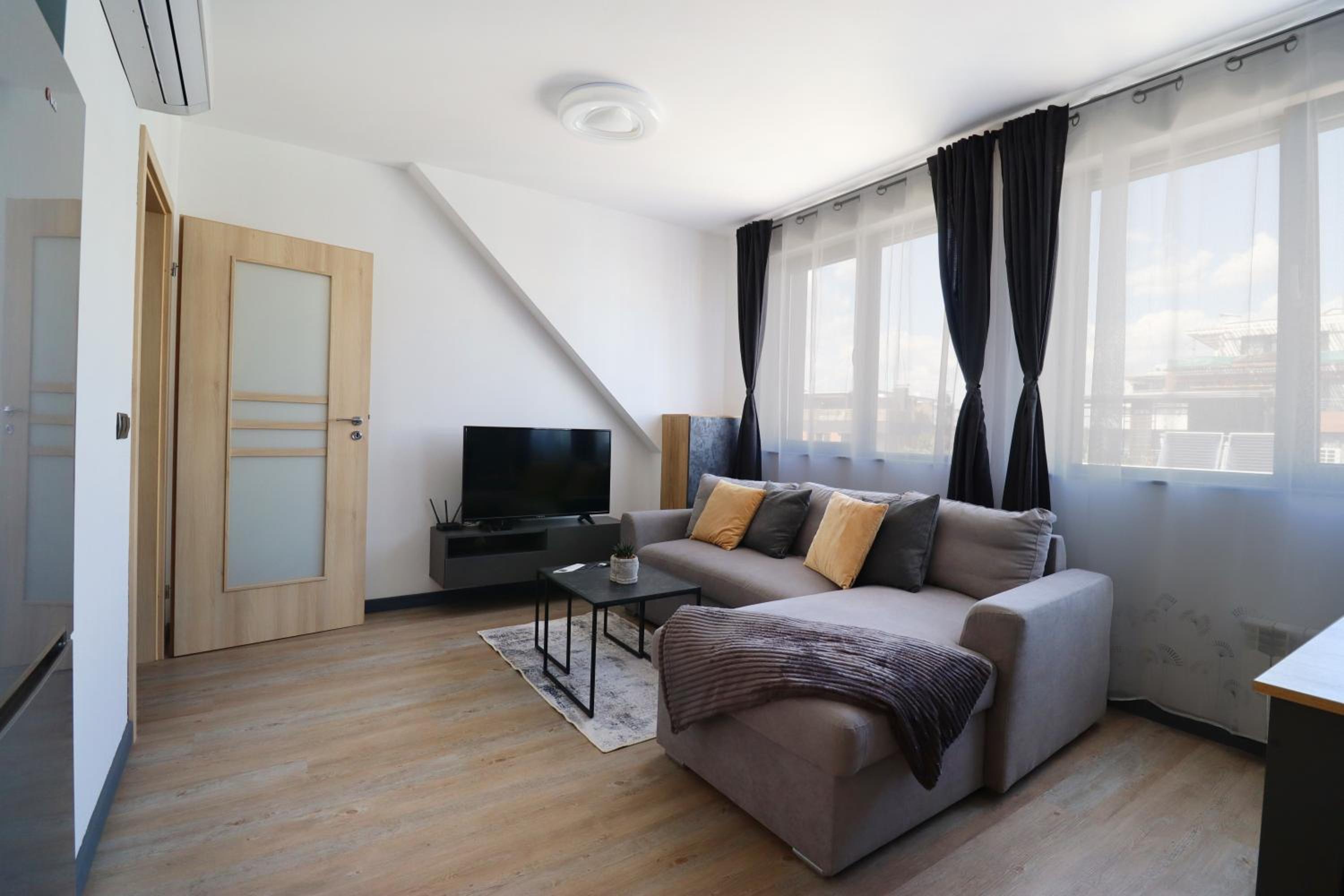 New Sofia Sunset 1BDRM, Free Parking and Terrace