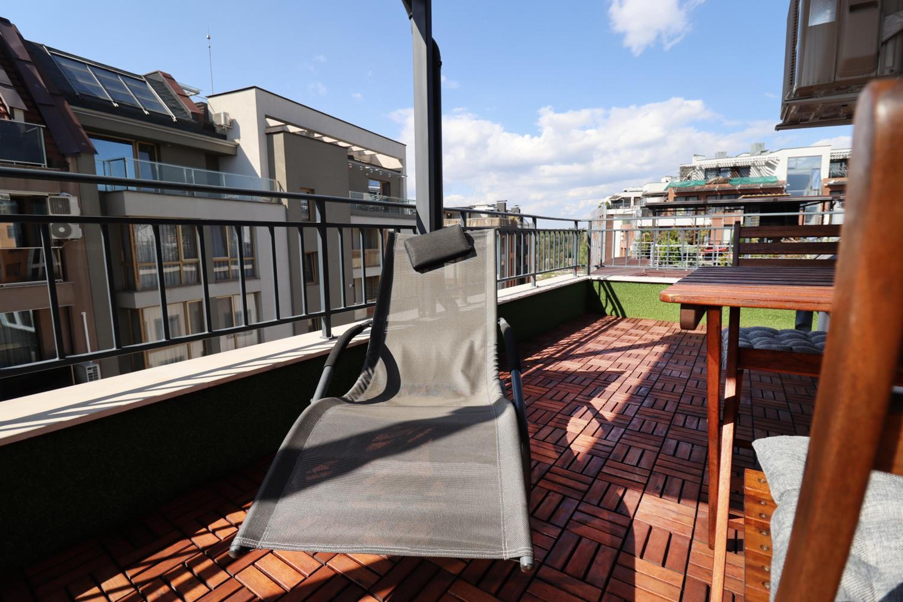 New Sofia Sunset 1BDRM, Free Parking and Terrace