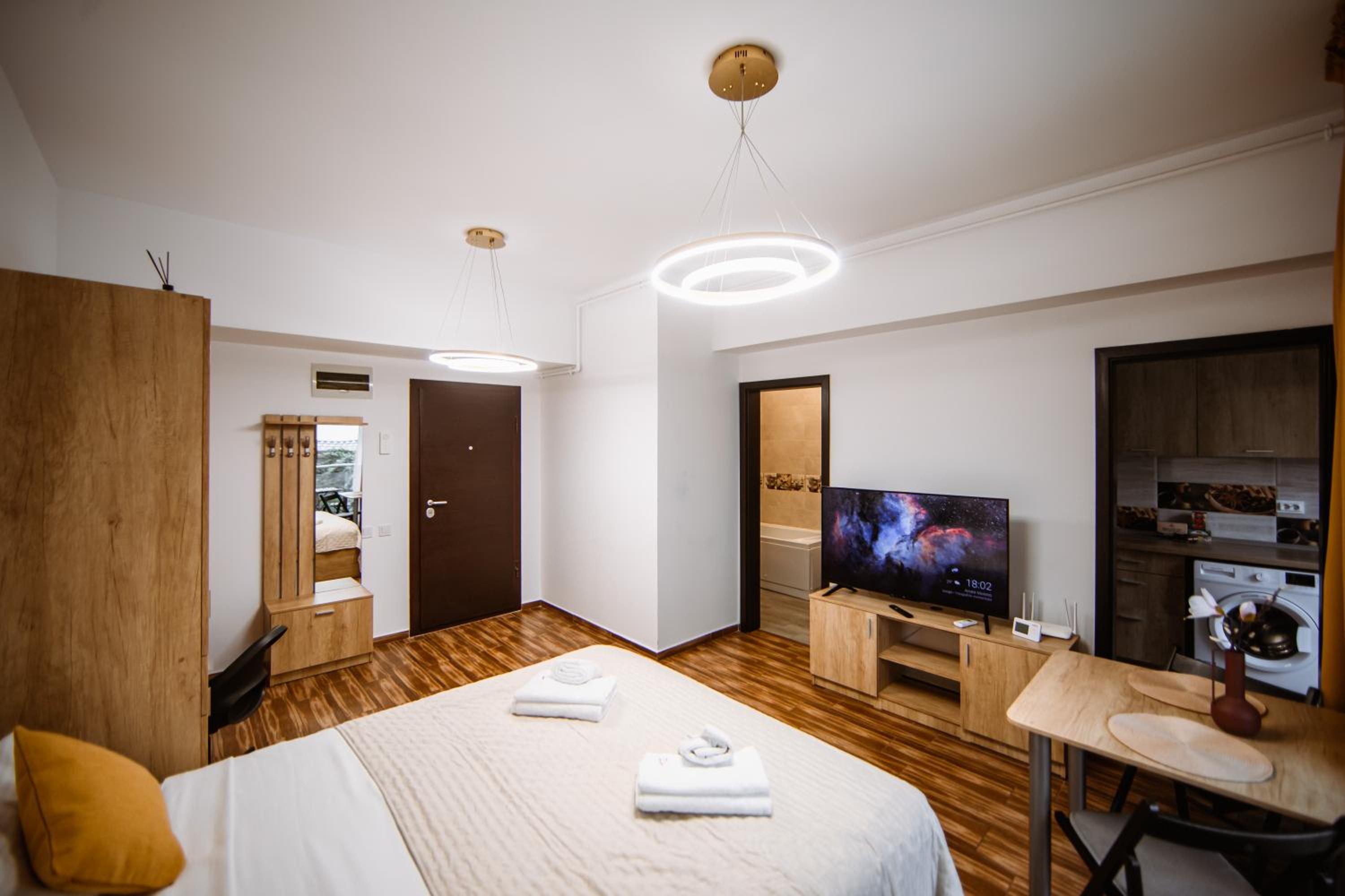 Zen Studio 1 with balcony view 5