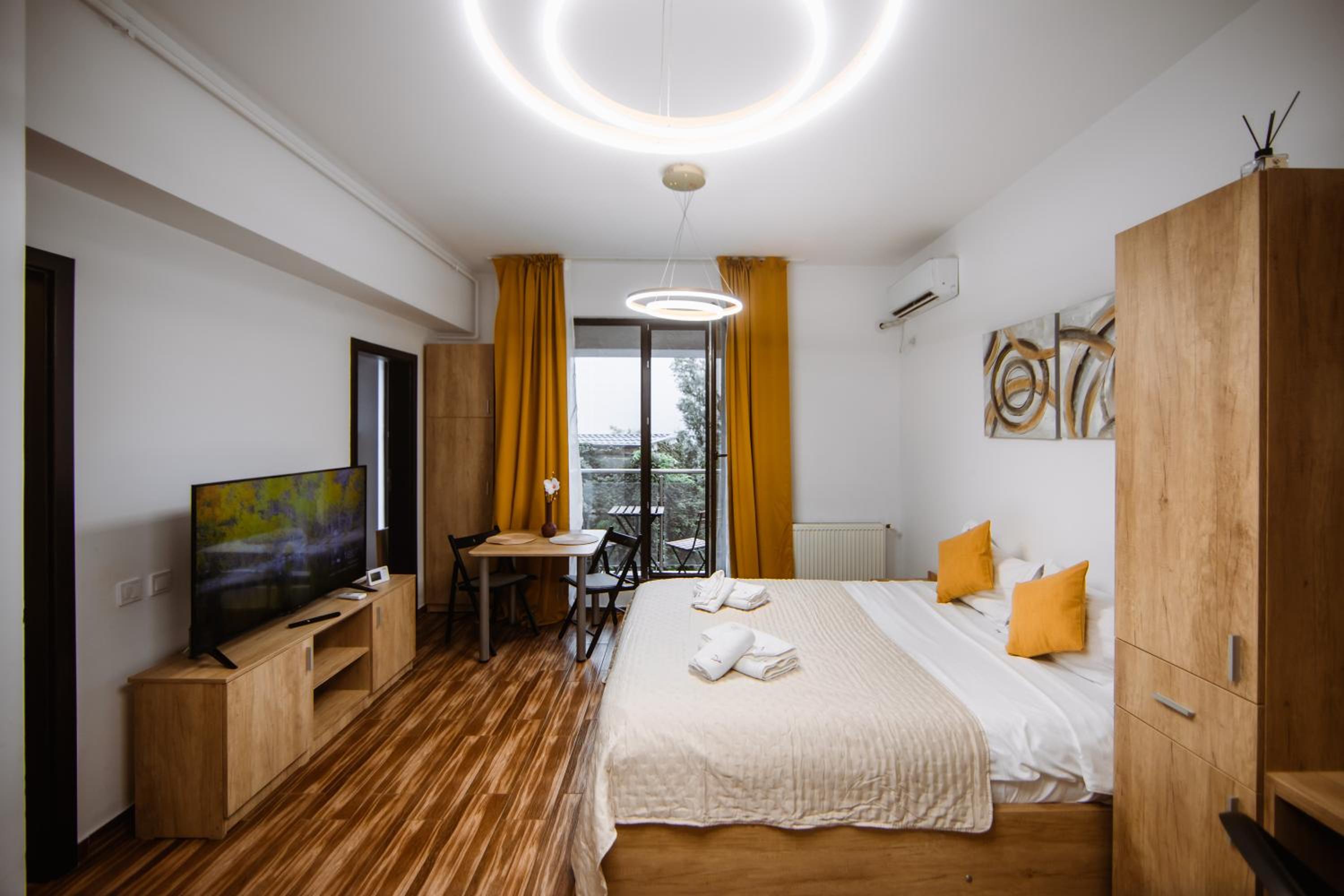 Zen Studio 1 with balcony view 3