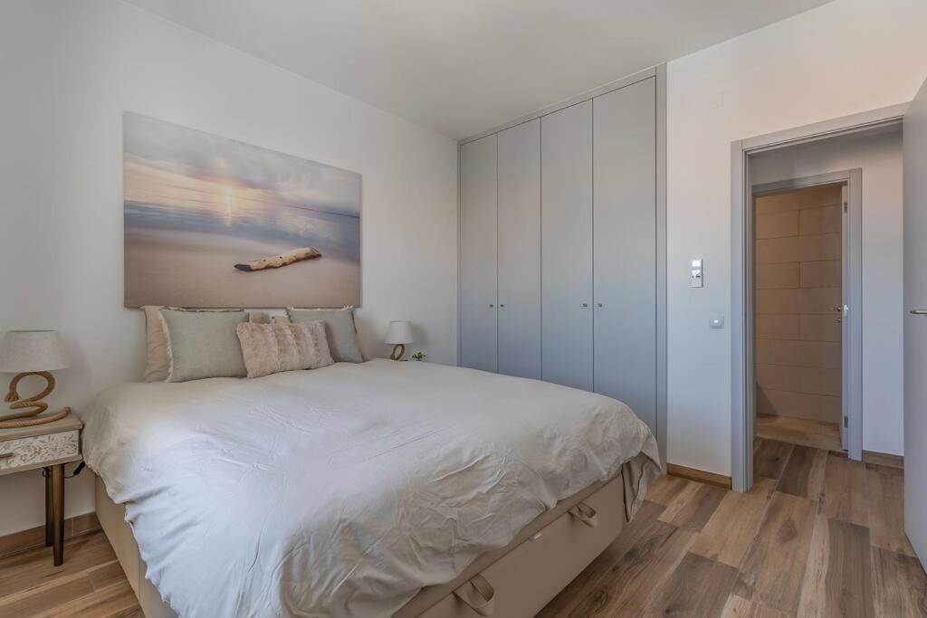 Beautiful Sea-View Apartment view 4