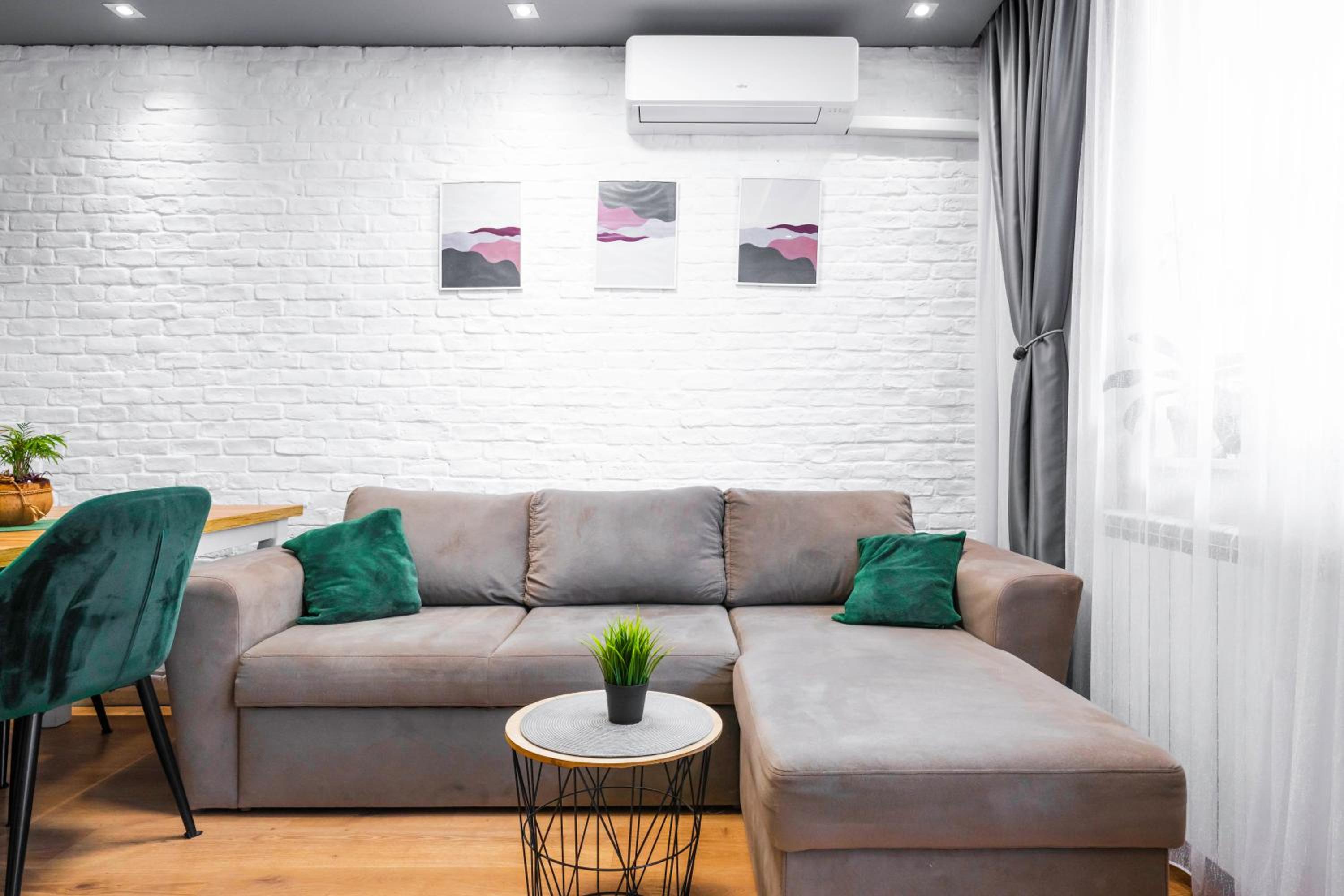 Feel Right at Home - Bright and Modern Apartment by Flat Mаnager