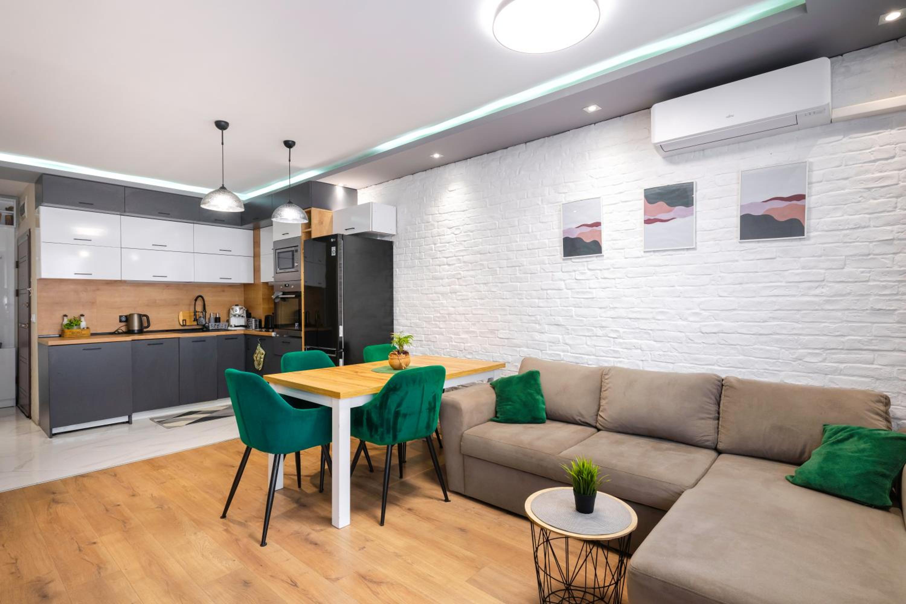 Feel Right at Home - Bright and Modern Apartment by Flat Mаnager
