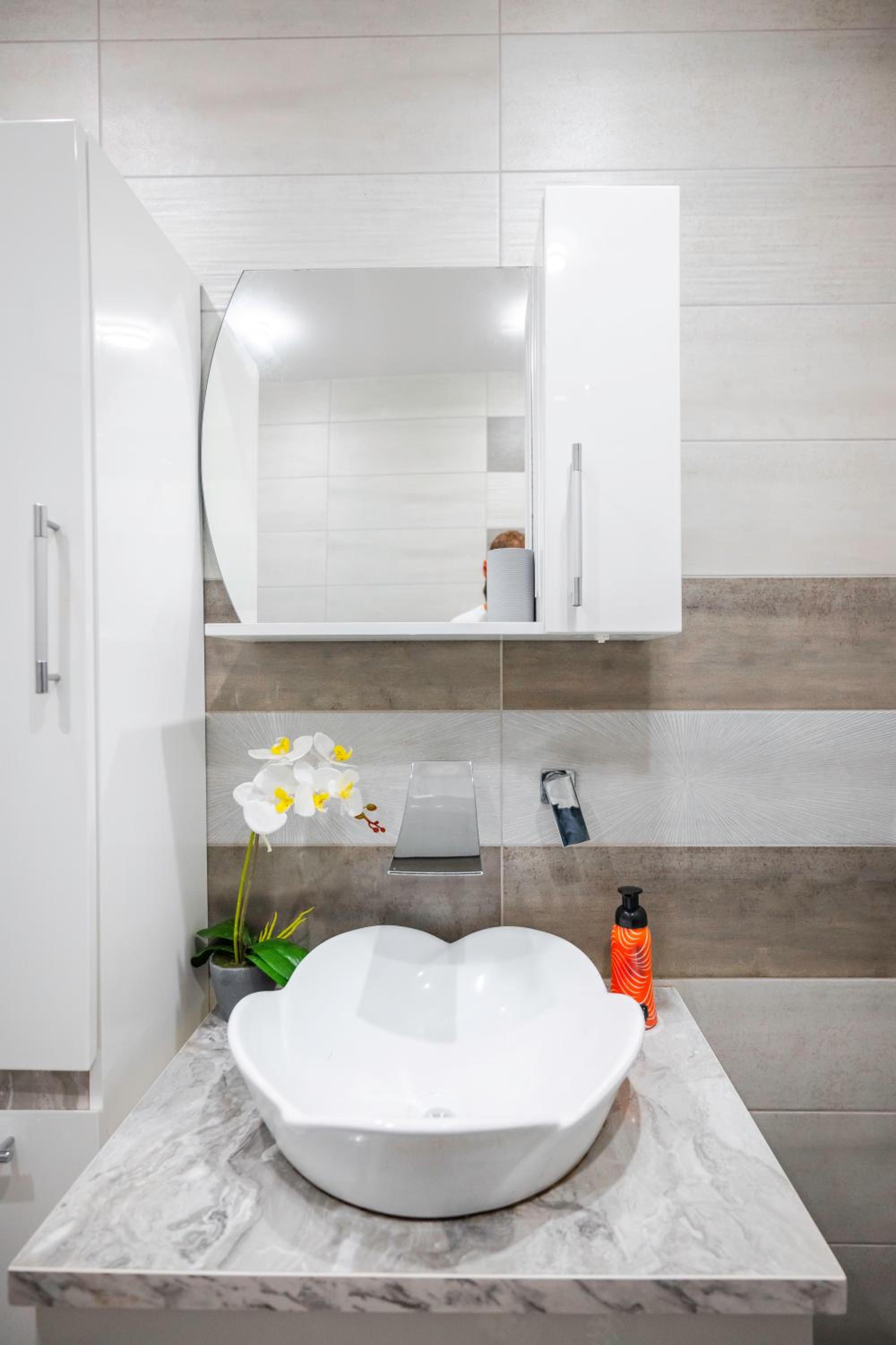 Feel Right at Home - Bright and Modern Apartment by Flat Mаnager