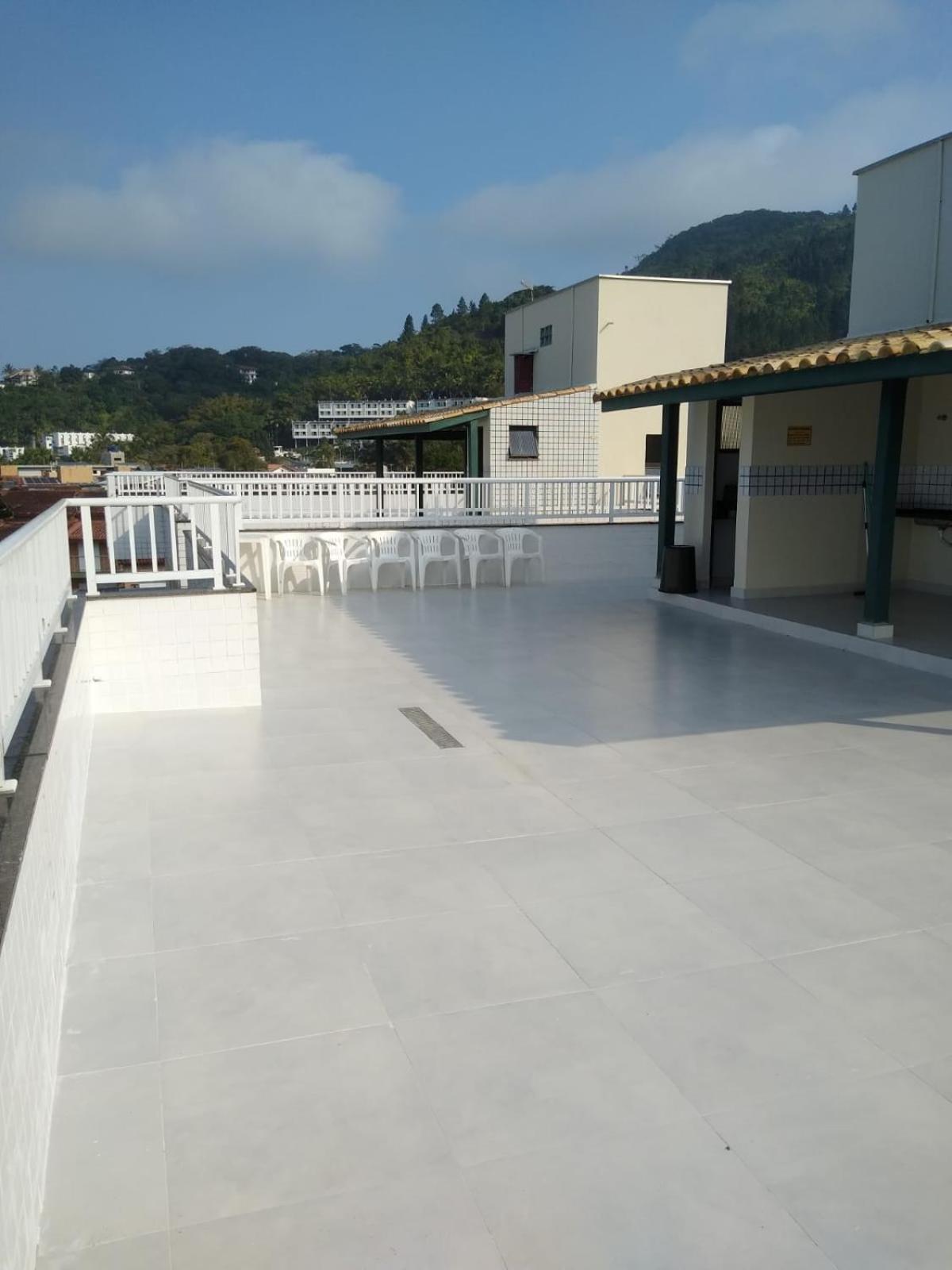 Pé Na Areia Toninhas 25metros da praia