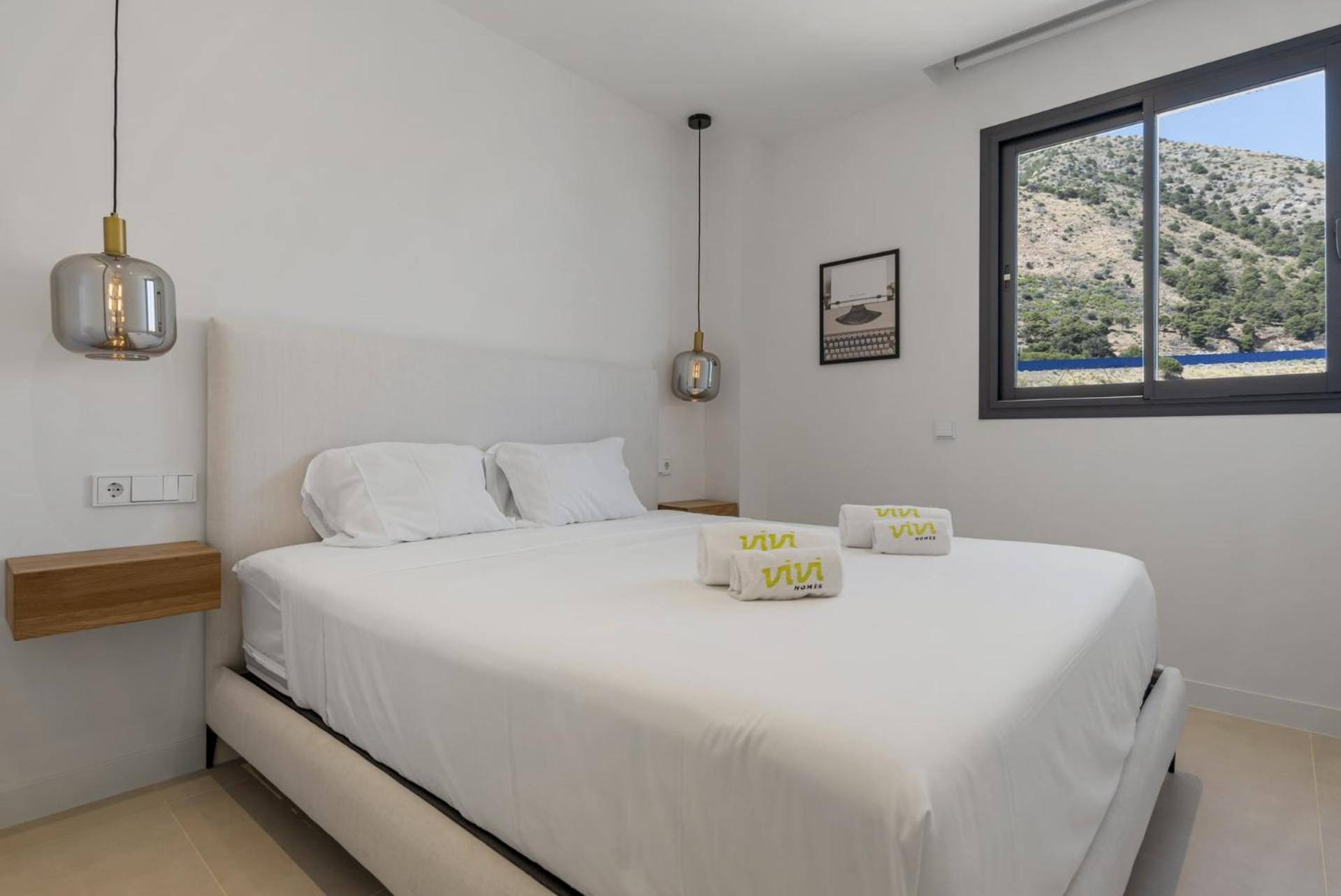 ViVi Homes - Gerrard, Terrace, Pool & Sea Vew