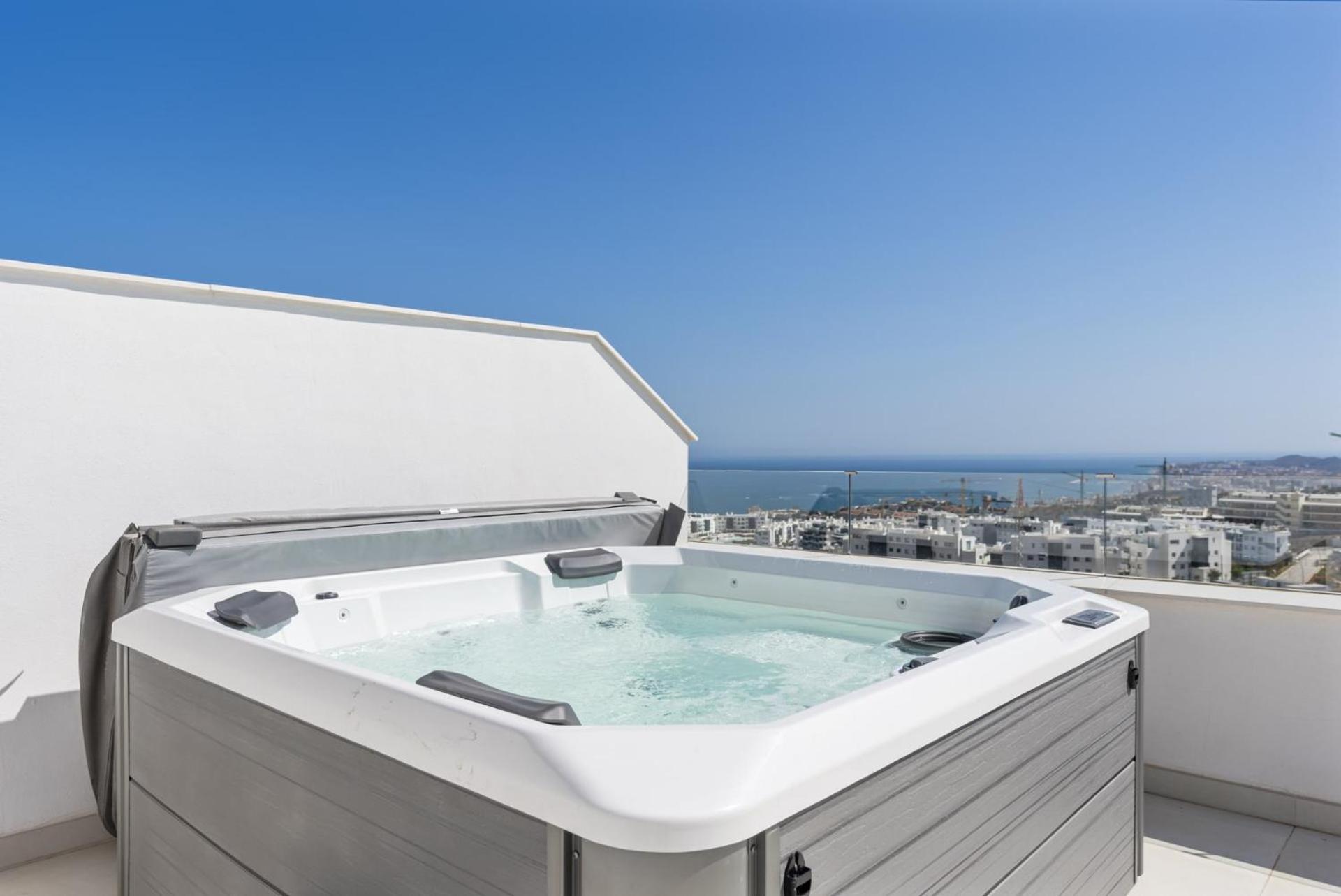 ViVi Homes - Gerrard, Terrace, Pool & Sea Vew