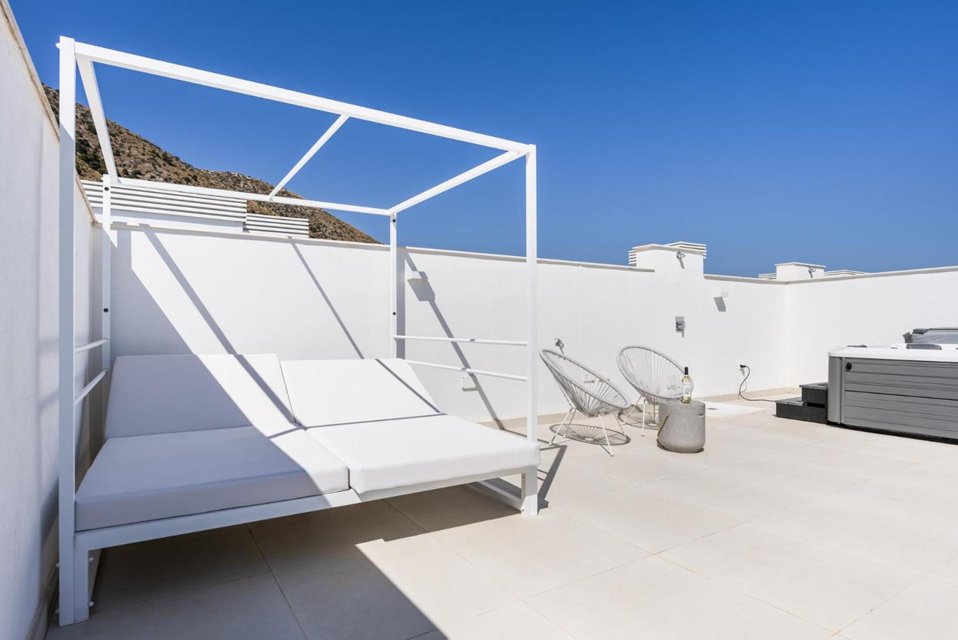 ViVi Homes - Gerrard, Terrace, Pool & Sea Vew