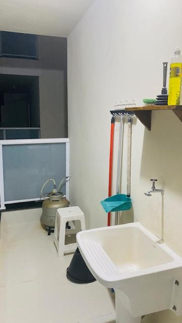 Pé Na Areia Toninhas 25metros da praia