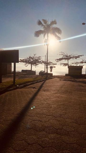 Pé Na Areia Toninhas 25metros da praia