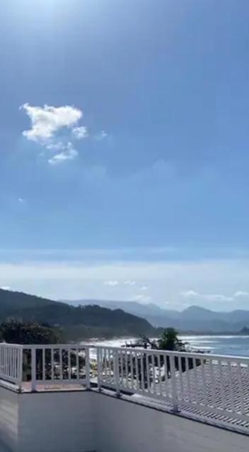 Pé Na Areia Toninhas 25metros da praia