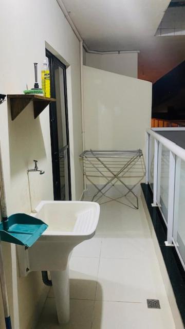 Pé Na Areia Toninhas 25metros da praia