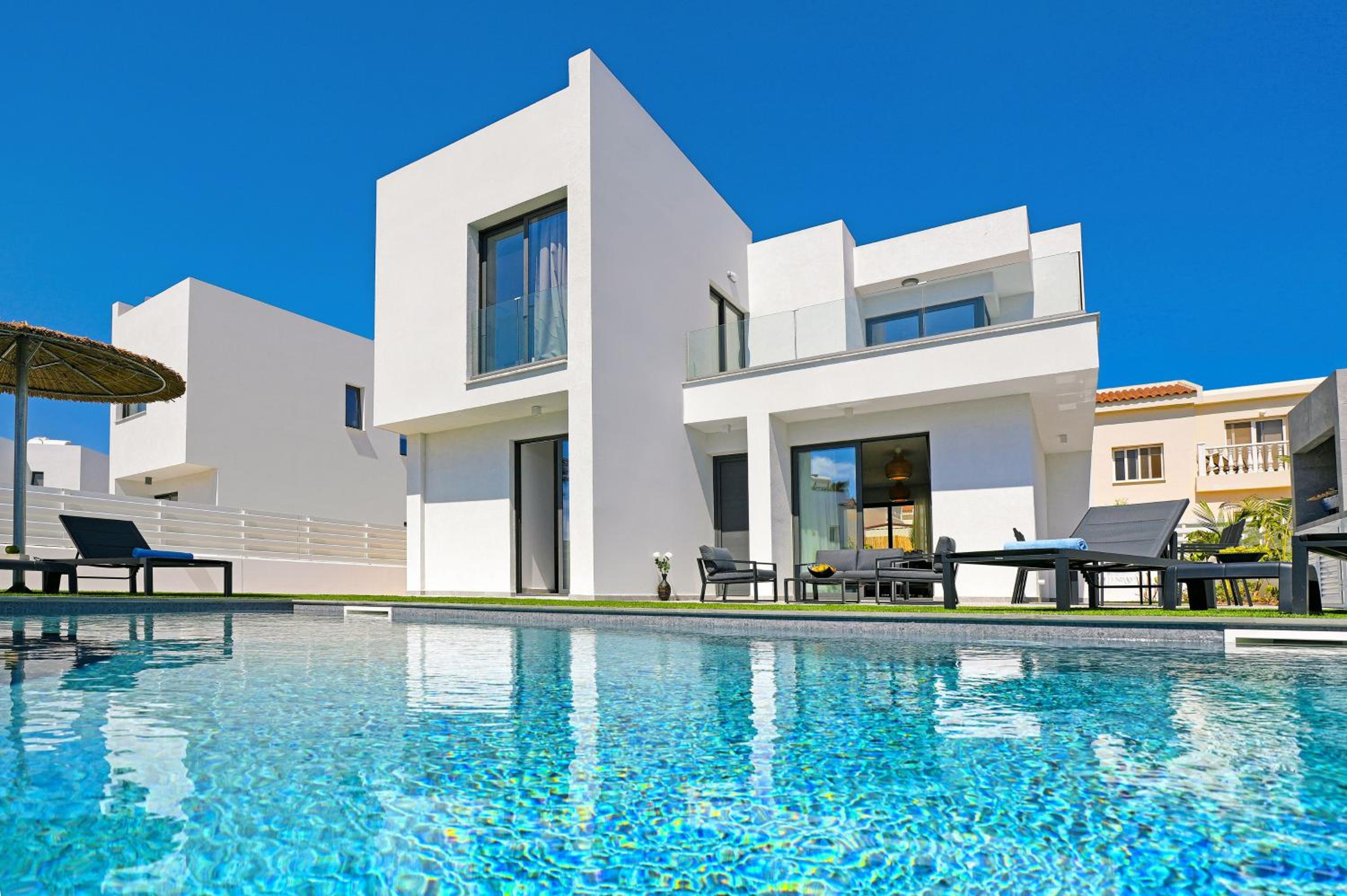 Villa Flora - 3Bed all En-suite with Private Pool