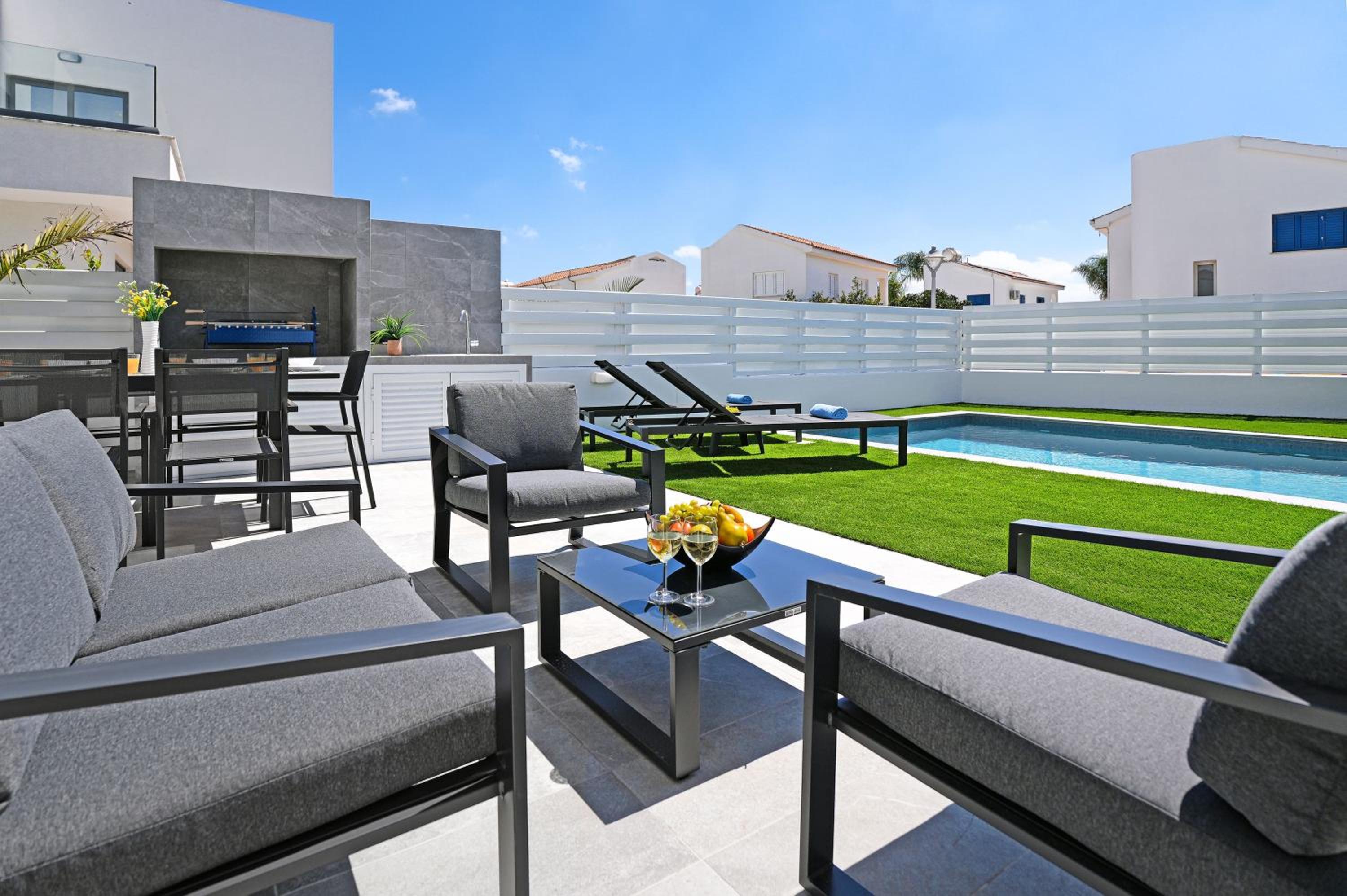Villa Flora - 3Bed all En-suite with Private Pool