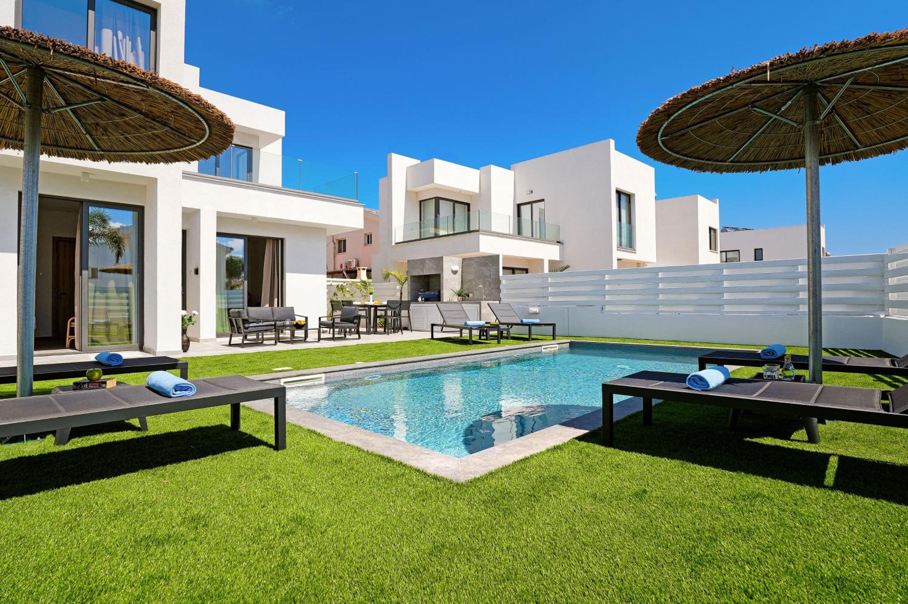 Villa Flora - 3Bed all En-suite with Private Pool