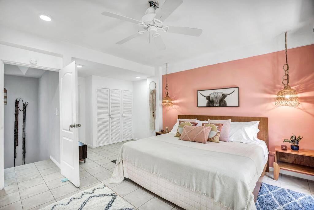 VVI8 3 Bdrm Condo with King Bed in Centre of Town
