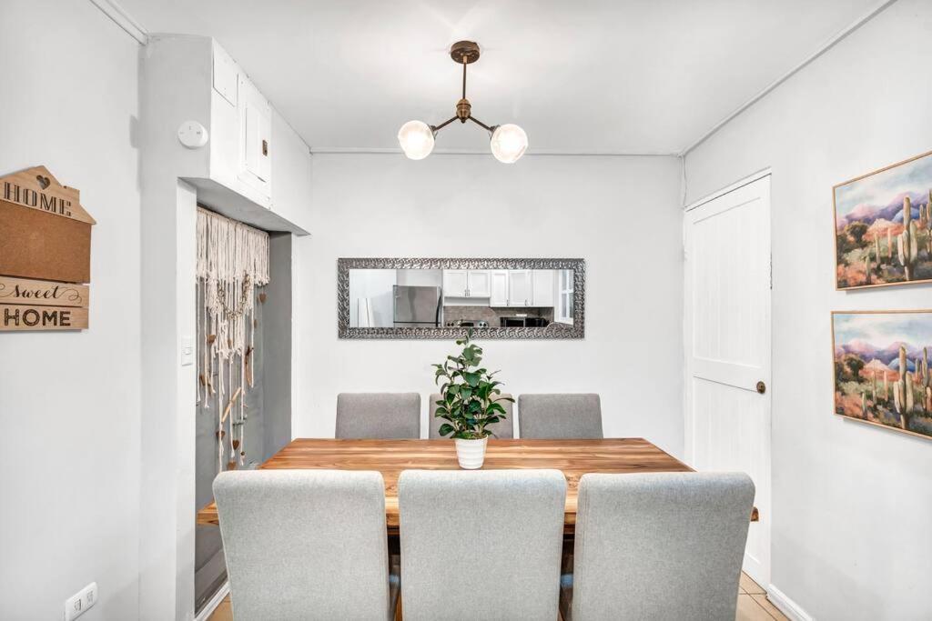 VVI8 3 Bdrm Condo with King Bed in Centre of Town