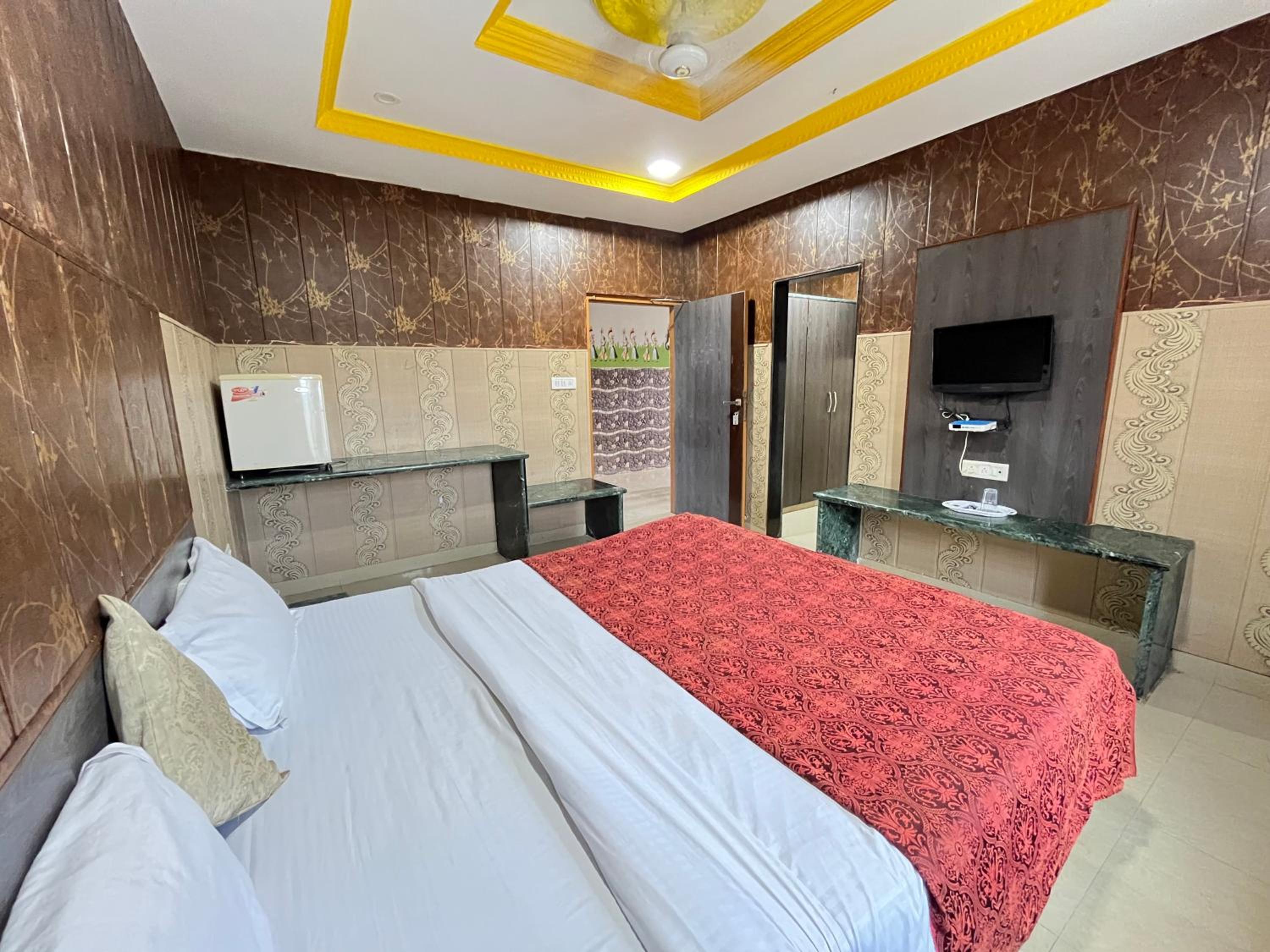 Shree Dwarkesh Resort I waterpark & SPA Shreenathji