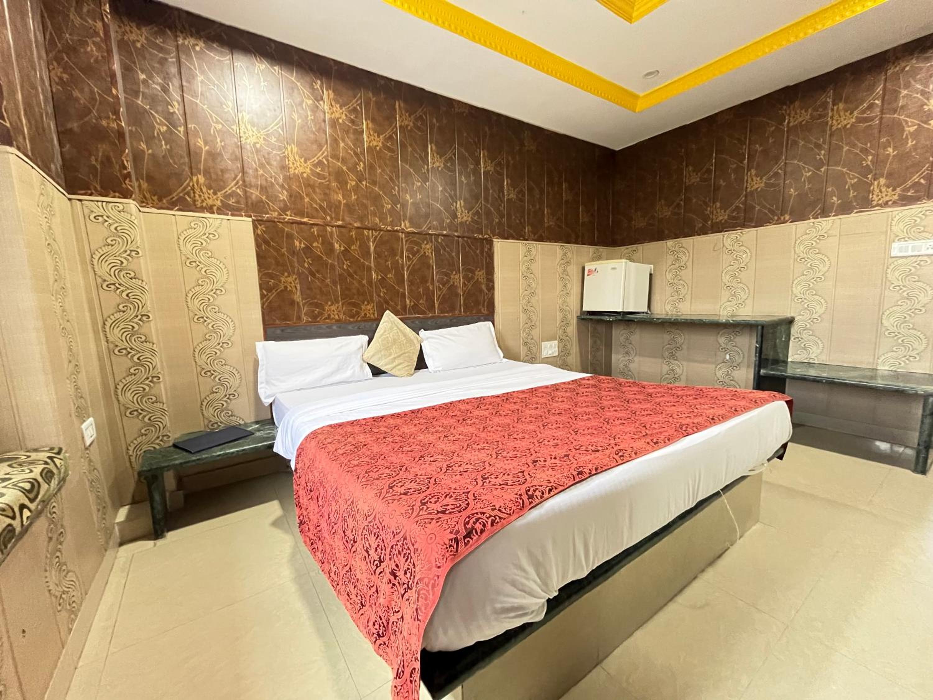Shree Dwarkesh Resort I waterpark & SPA Shreenathji