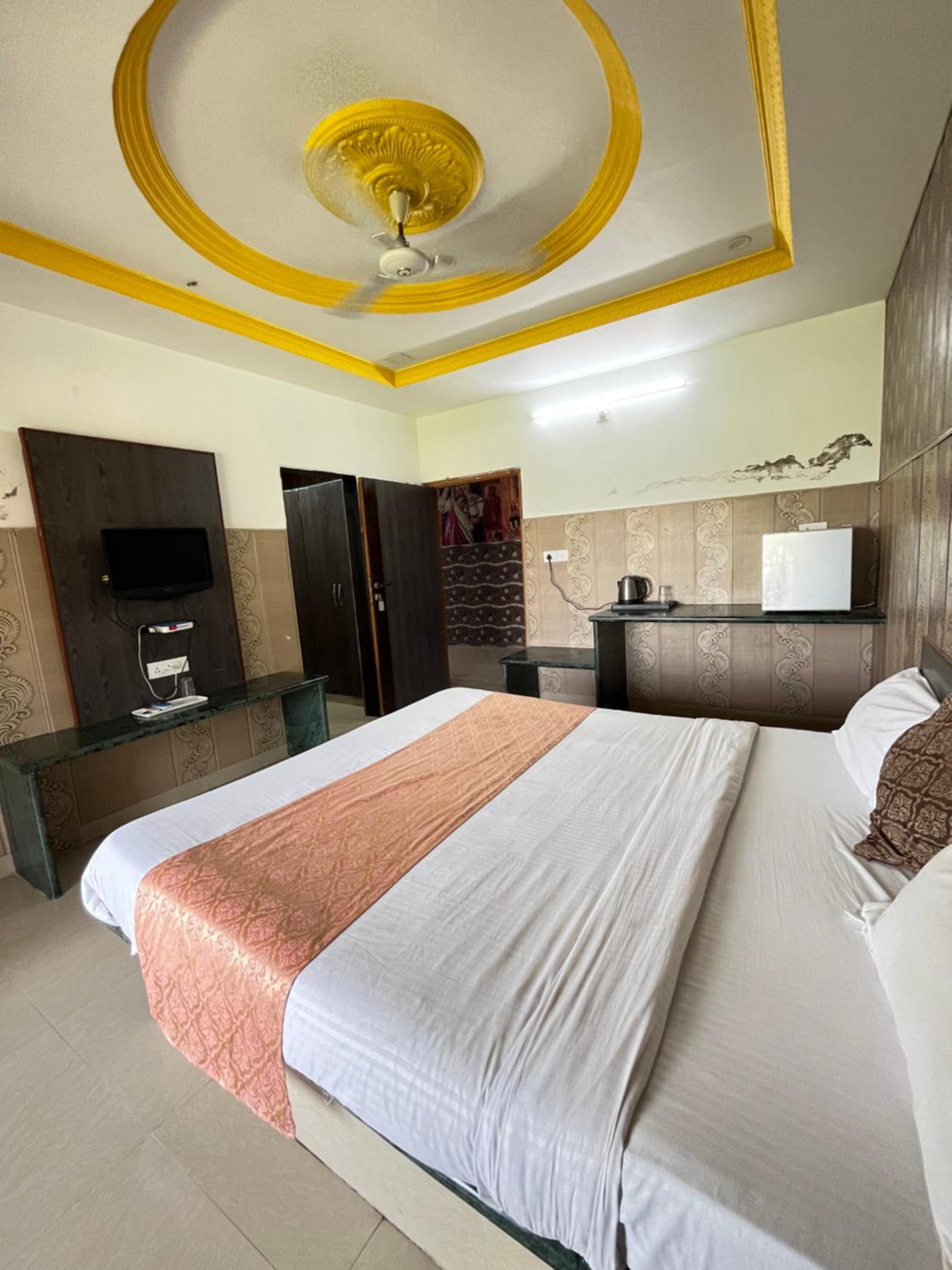 Shree Dwarkesh Resort I waterpark & SPA Shreenathji