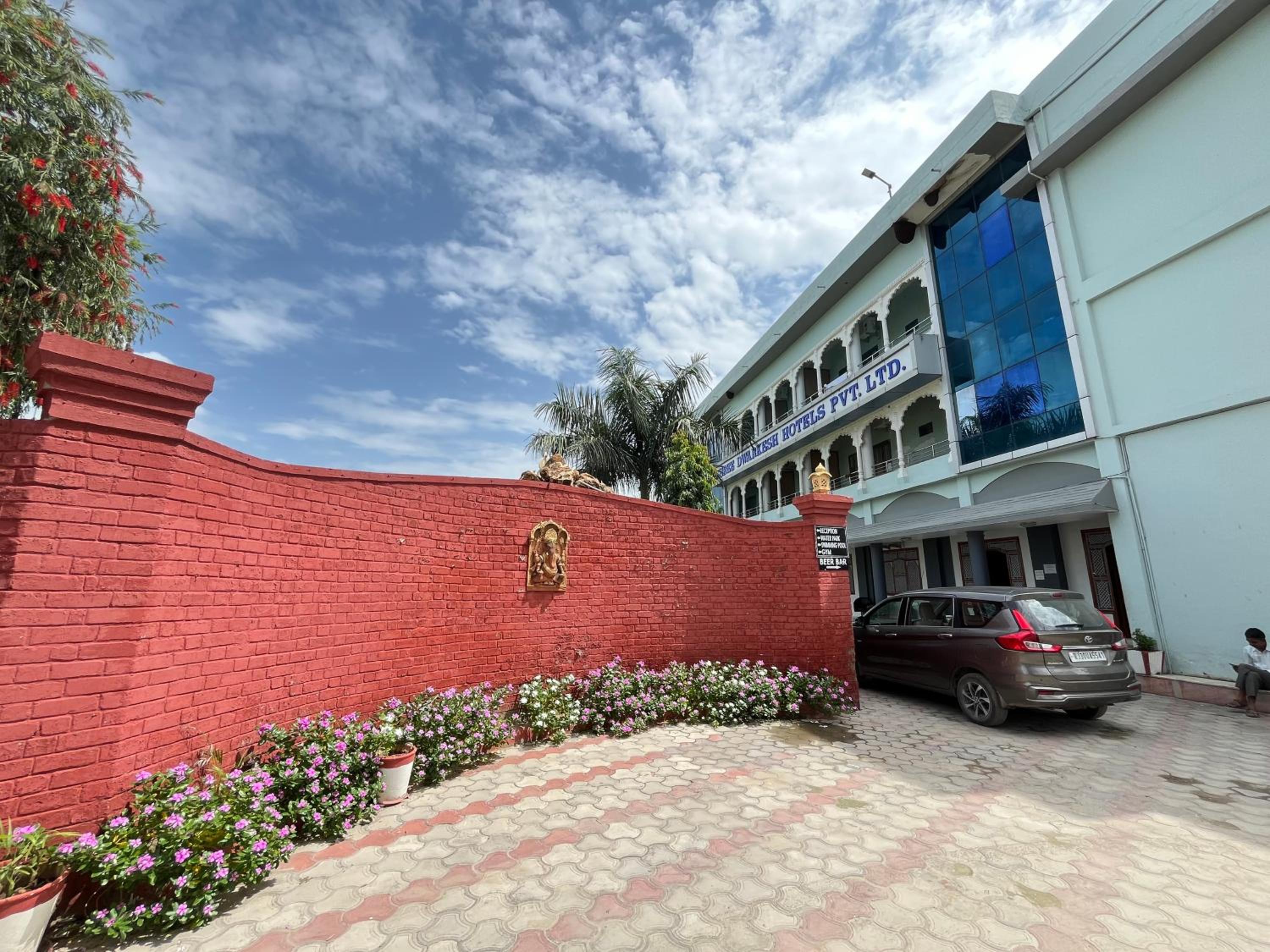 Shree Dwarkesh Resort I waterpark & SPA Shreenathji