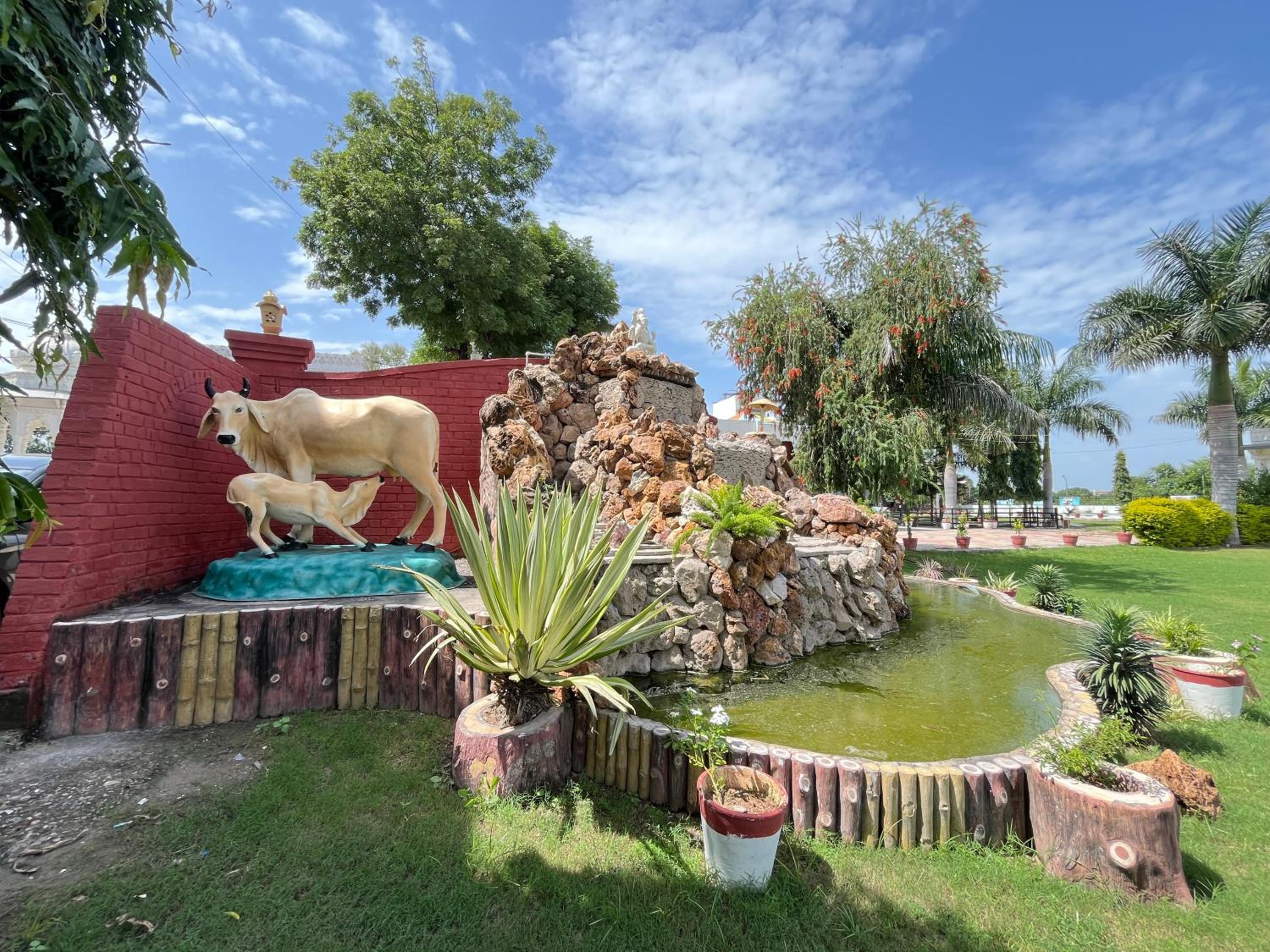 Shree Dwarkesh Resort I waterpark & SPA Shreenathji