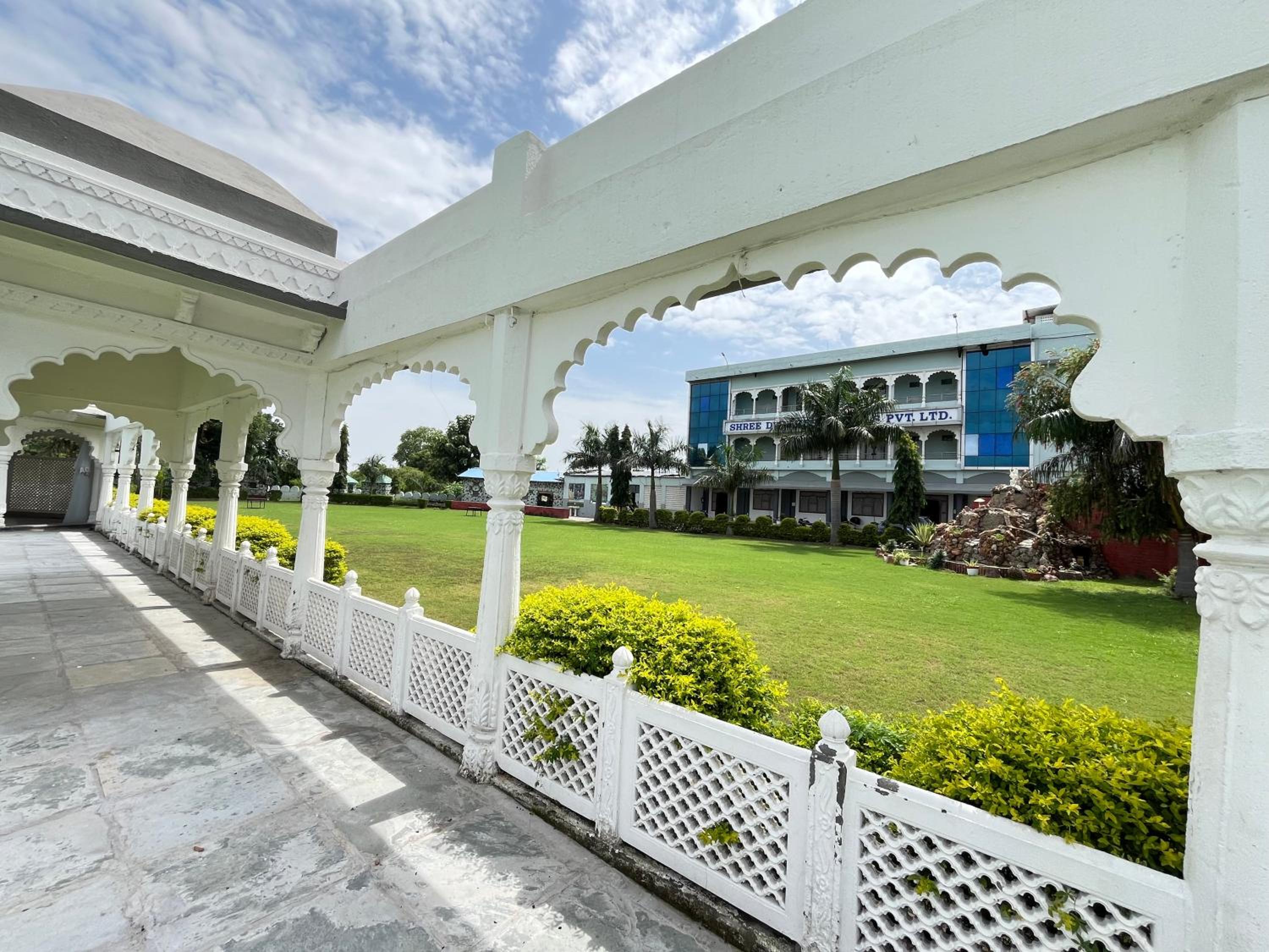 Shree Dwarkesh Resort I waterpark & SPA Shreenathji
