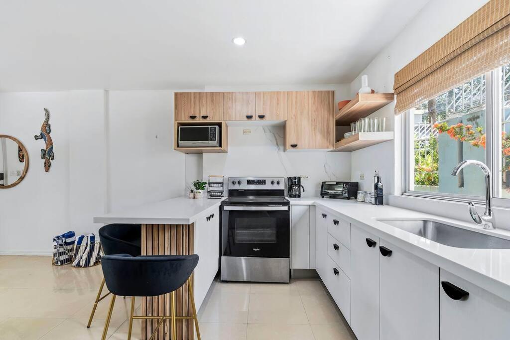 VVII2 2 bdrm with ensuite bathrms in centre of town