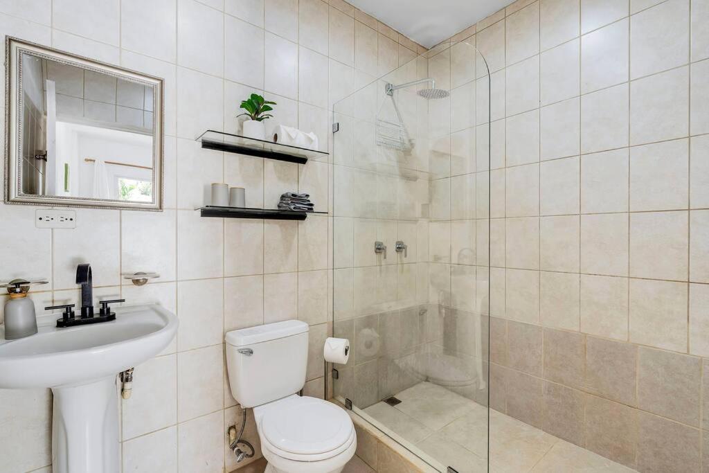 VVII2 2 bdrm with ensuite bathrms in centre of town