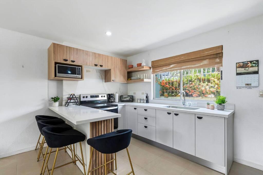 VVII2 2 bdrm with ensuite bathrms in centre of town
