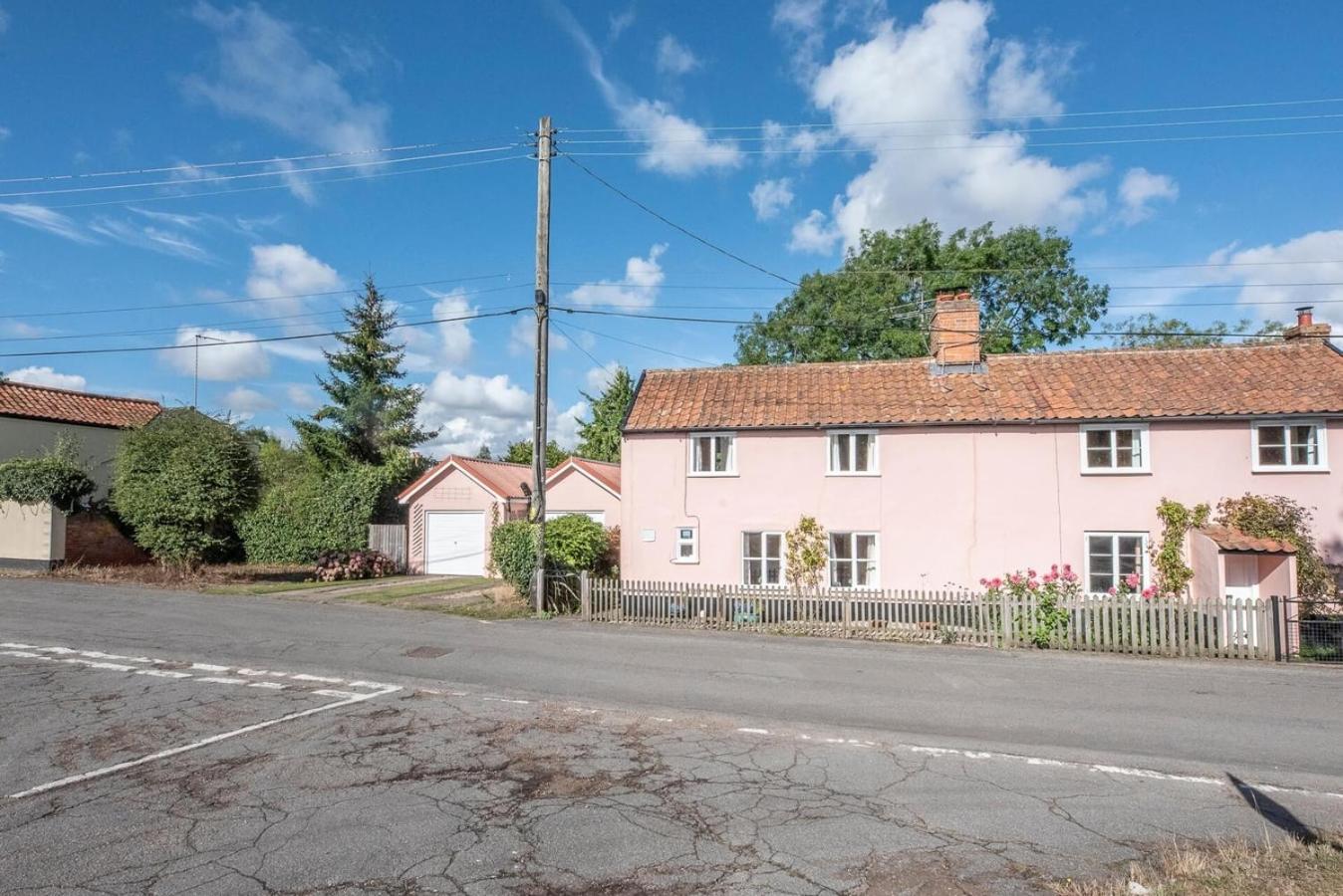 Columbine Cottage, Middleton view 5