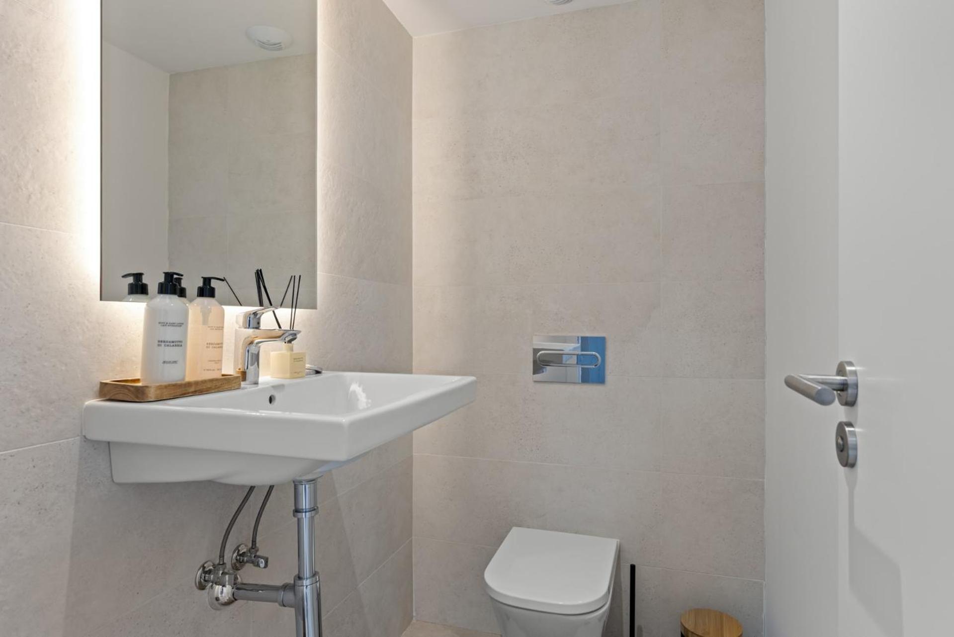 ViVi Homes - Marisol Pool, Sauna, Gym, Spa & Beach
