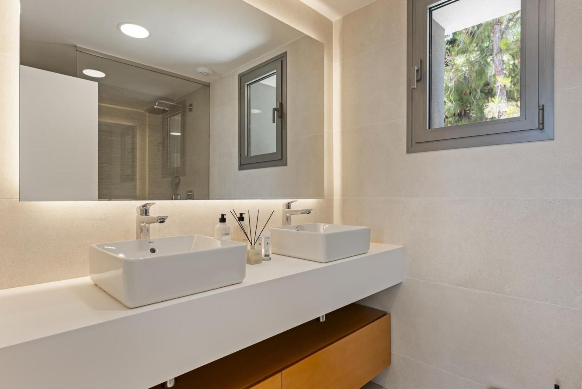 ViVi Homes - Marisol Pool, Sauna, Gym, Spa & Beach