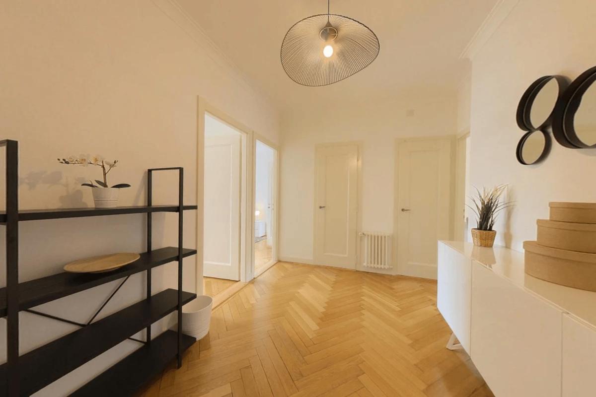 Unwind & Explore, Central Apartments in Jonction's Art Scene! QA8