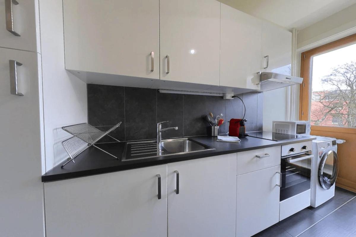 Unwind & Explore, Central Apartments in Jonction's Art Scene! QA8