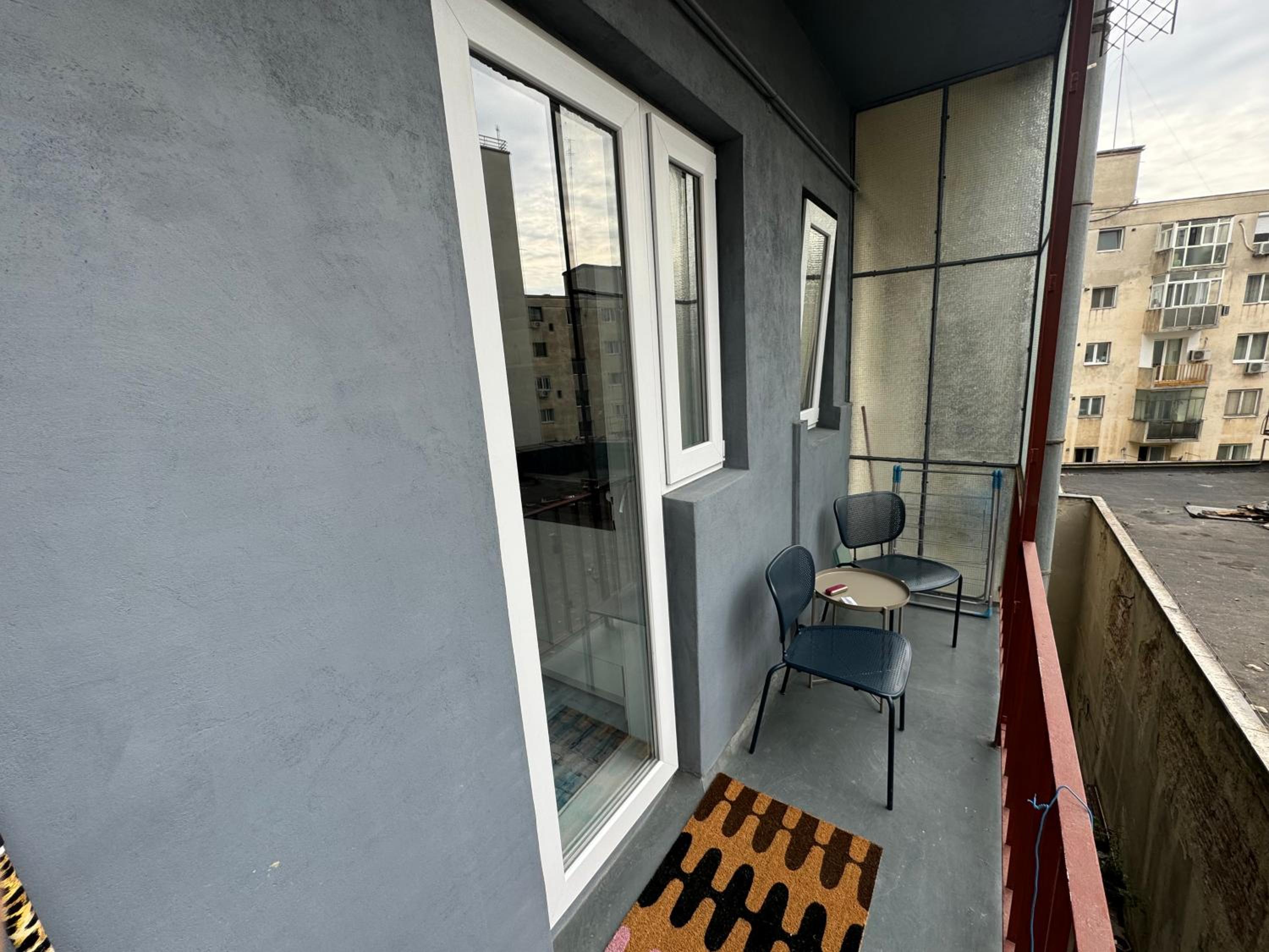 Airy & Beautiful Downtown Apartment view 4