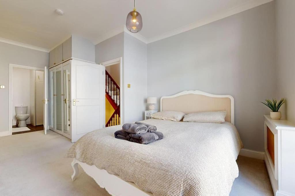 Prime Location Prince's Gate Mews 4BD 3 BATH