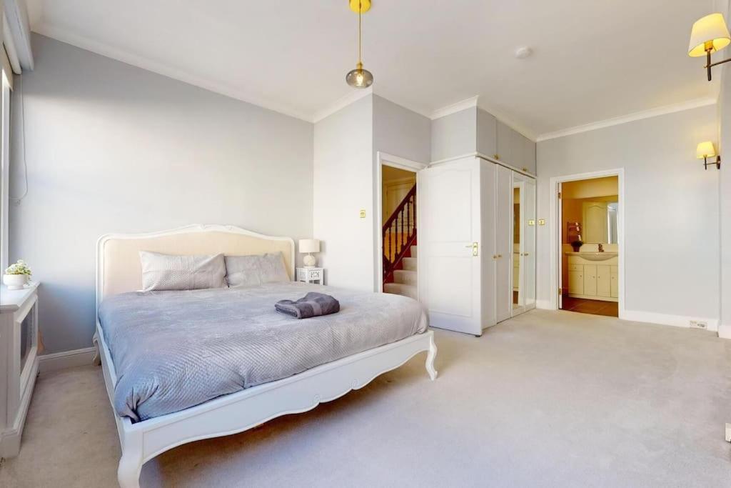 Prime Location Prince's Gate Mews 4BD 3 BATH