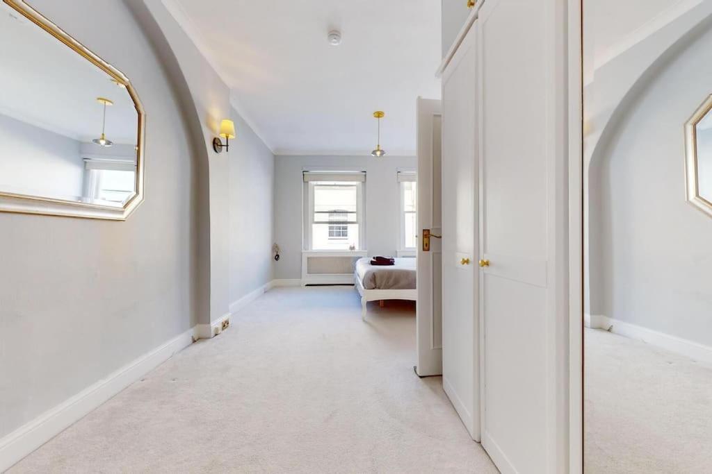 Prime Location Prince's Gate Mews 4BD 3 BATH
