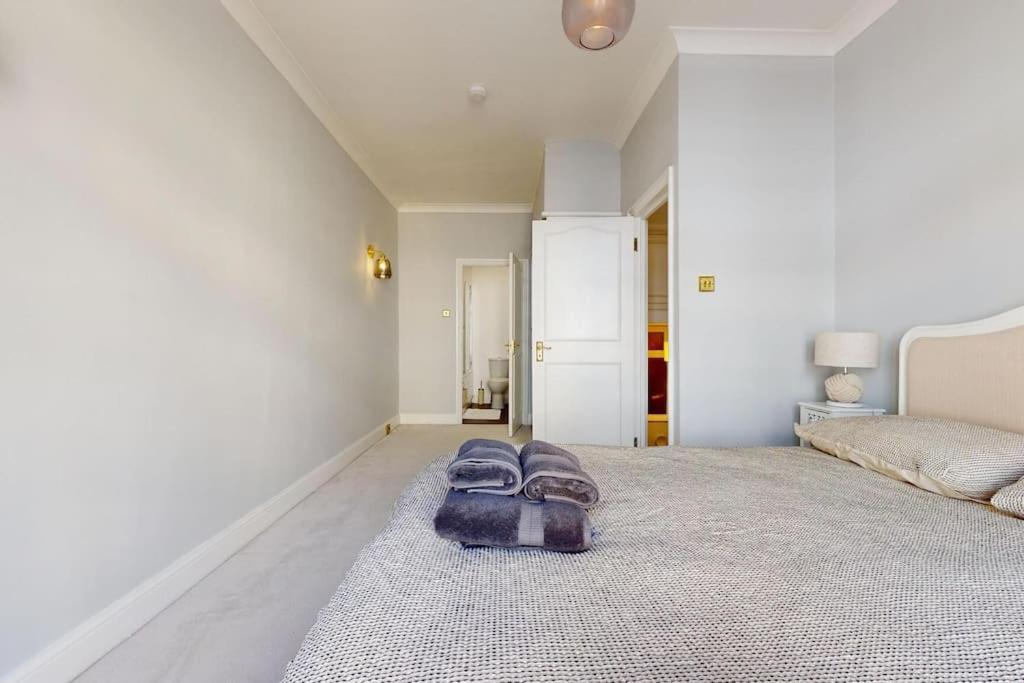 Prime Location Prince's Gate Mews 4BD 3 BATH